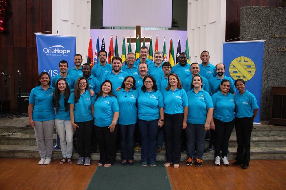 Equipe de missionários da OneHope Lusofônica
